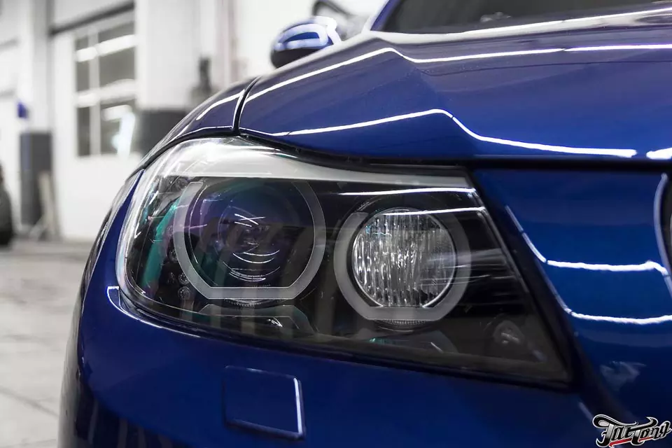 BMW 3. Окрас масок фар в черный глянец и изготовление ангельских глазок.
